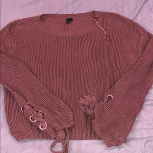 Sweater w/ sleeve detail